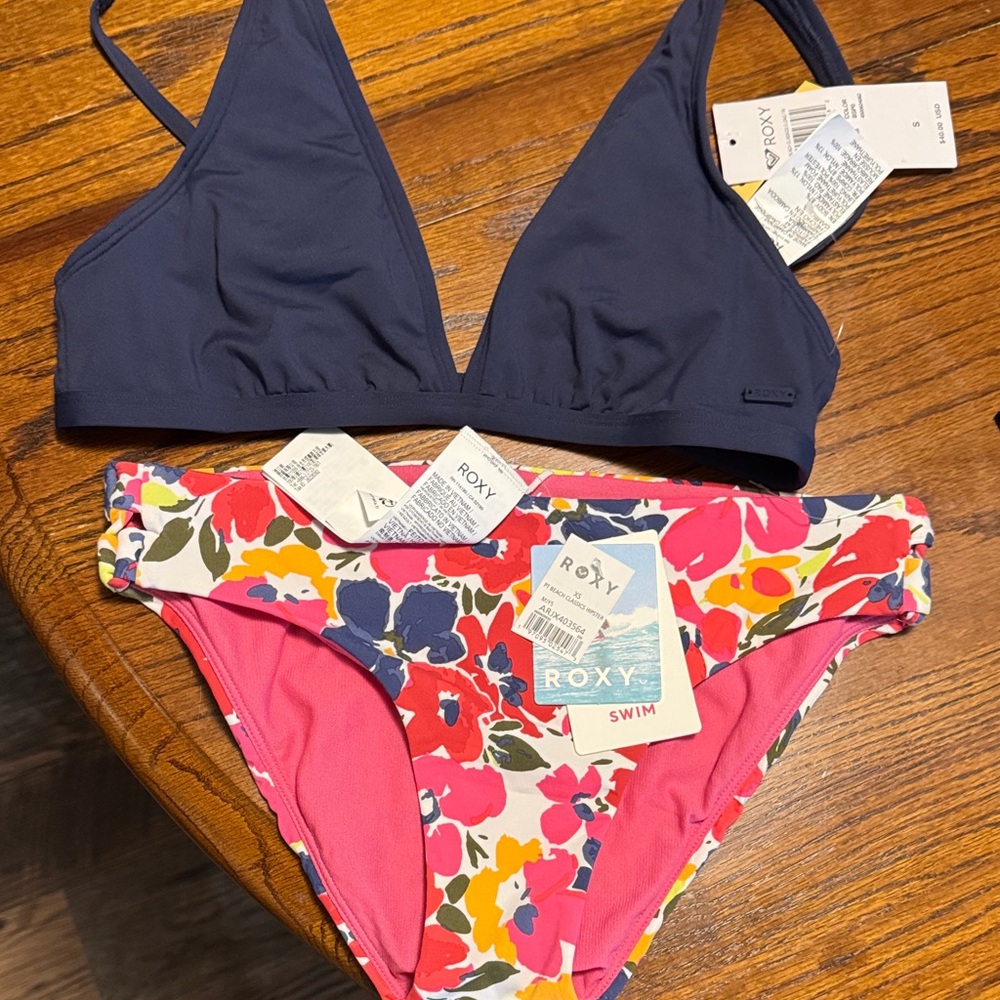 Roxy Navy and Pink Floral Bikini 👙 bottom XS TOP IS size small & adjustable. NWT